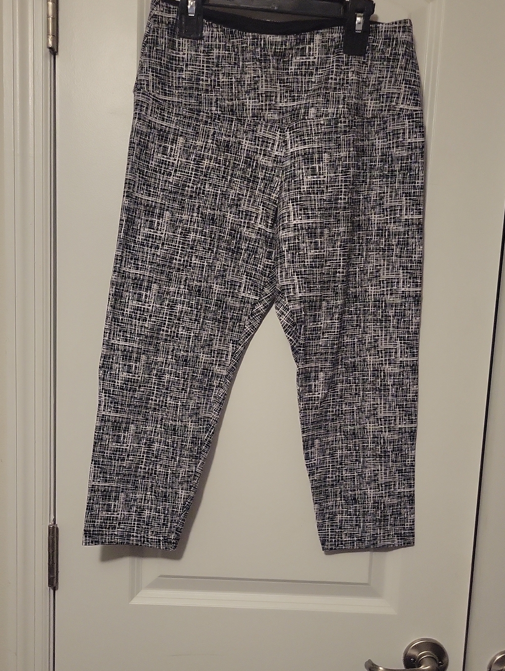 Women's  Casablanca Black & White Patterned Knit Capri Pants